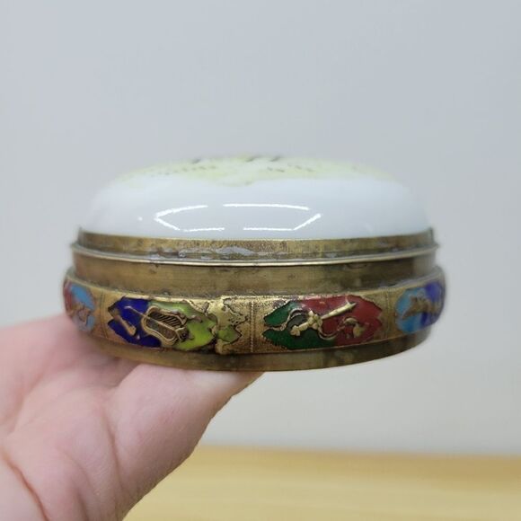 Vintage Chinese Brass Handpainted Snuff or Tea Cloisonne Figural Art Trinket Box - Picture 14 of 16